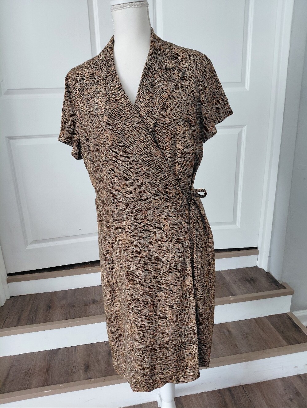 Dana Buchman Silk Leopard Printed Wrap Dress with Subtle Pattern Size Lg EUC
